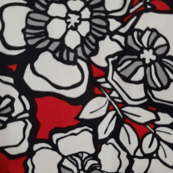 Hearts of Palm Red and Black Floral Blazer - Picture 6 of 7